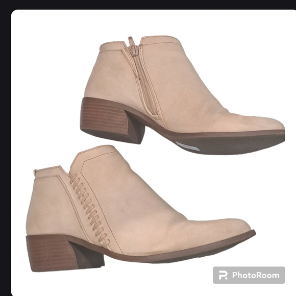 Qupid Shoes - Qupid Nude/Cream Ankle Booties size 9